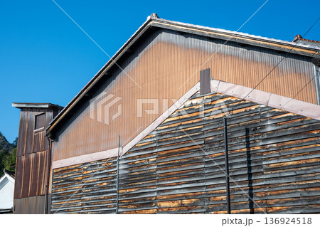 日本の岡山県牛窓の古くてとても美しい建物 136924518