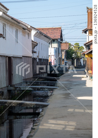 日本の岡山県牛窓の古くてとても美しい建物 日本の岡山県牛窓の古くてとても美しい建物 136924528