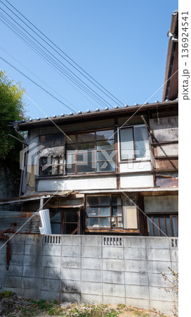 日本の岡山県牛窓の古くてとても美しい建物 136924541