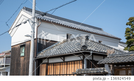 日本の岡山県牛窓の古くてとても美しい建物 136924549