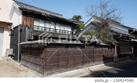 日本の岡山県牛窓の古くてとても美しい建物 日本の岡山県牛窓の古くてとても美しい建物 136924560