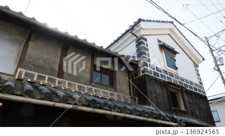 日本の岡山県牛窓の古くてとても美しい建物 日本の岡山県牛窓の古くてとても美しい建物 136924565