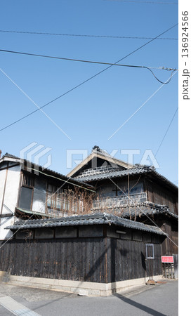 日本の岡山県牛窓の古くてとても美しい建物 136924566