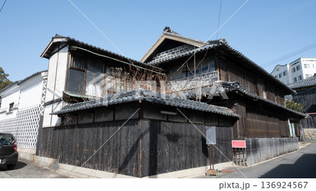 日本の岡山県牛窓の古くてとても美しい建物 136924567