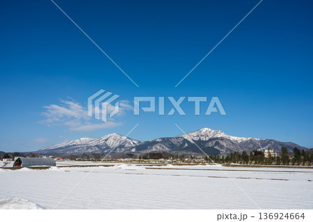 日本の鳥取県の大山の春の美しい風景 日本の鳥取県の大山の春の美しい風景 136924664