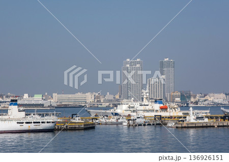 みなとみらい 港に停泊する船 みなとみらい 港に停泊する船 136926151