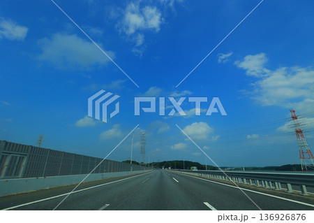 高速道路のある風景 高速道路のある風景 136926876