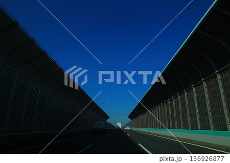 高速道路のある風景 高速道路のある風景 136926877
