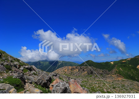 那須岳の登山道から見た茶臼岳 那須岳の登山道から見た茶臼岳 136927031
