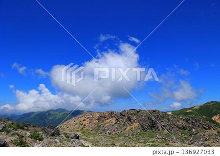那須岳の登山道から見た茶臼岳 那須岳の登山道から見た茶臼岳 136927033