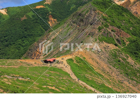 那須岳の登山道から見た茶臼岳 那須岳の登山道から見た茶臼岳 136927040