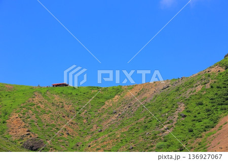 那須岳の登山道から見た茶臼岳 那須岳の登山道から見た茶臼岳 136927067