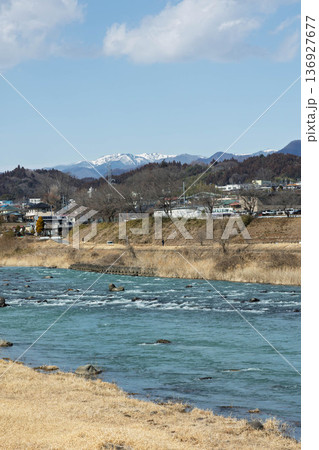 早春の吾妻川 群馬県 早春の吾妻川 群馬県 136927677