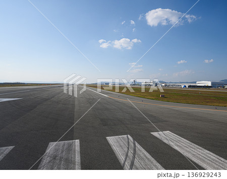 飛行場の風景 神戸空港 飛行場の風景 神戸空港 136929243