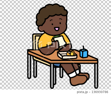 学校生活　机でランチをとる黒人の男の子（サンドイッチ） 136930786