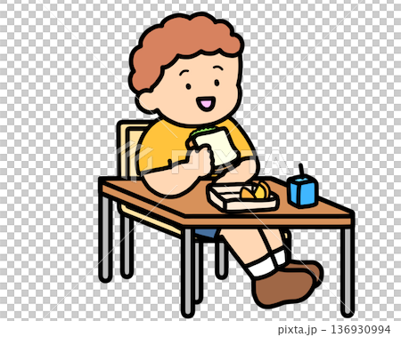 学校生活　机でランチをとる茶髪の男の子（サンドイッチ） 136930994