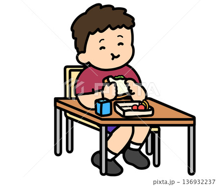 ランチタイム 机でサンドイッチを食べるアジア人の男の子 ランチタイム 机でサンドイッチを食べるアジア人の男の子 136932237