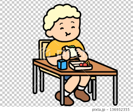 午餐時間:金髮男孩在辦公桌前吃三明治 午餐時間:金髮男孩在辦公桌前吃三明治 136932355