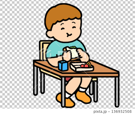 ランチタイム　机でサンドイッチを食べる茶髪の男の子 136932508