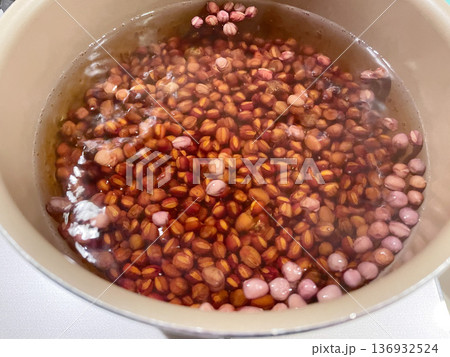手作りの粒あん 丁寧に炊いた小豆の餡 136932524