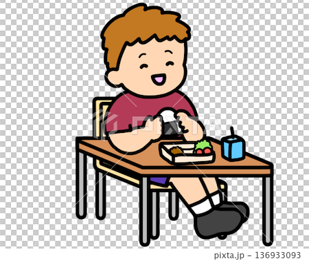 学校生活　おにぎりを食べる茶髪の男の子 136933093