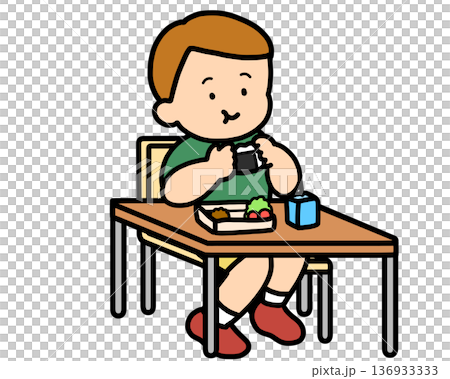 ランチタイム　机でおにぎりを食べる茶髪の男の子 136933333