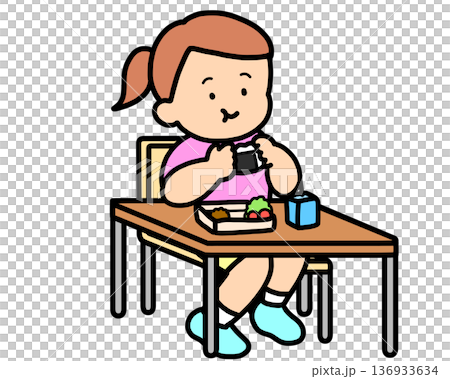 ランチタイム　机でおにぎりを食べる茶髪の女の子 136933634