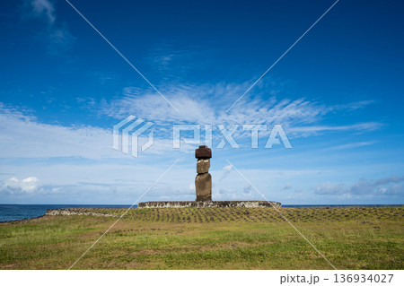 アフ・コテリク、タハイ儀式村の目のあるモアイ、イースター島、2025年11月 136934027