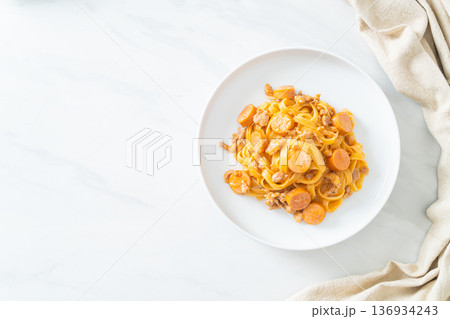 spaghetti pasta sausage and minced pork spaghetti pasta sausage and minced pork 136934243