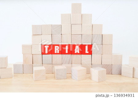 挑戦を象徴するTRIALの赤ブロック。 挑戦を象徴するTRIALの赤ブロック。 136934931