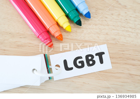 カラフルマーカーとLGBT多様性イメージ。 カラフルマーカーとLGBT多様性イメージ。 136934985