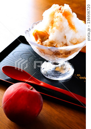 スモモのかき氷 136936720