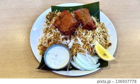 インドネパール料理のチキンビリヤニ 136937778