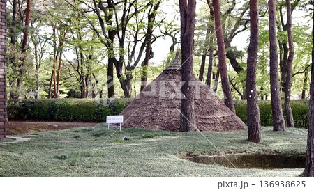 埼玉県さいたま市にある大宮公園内遺跡の風景 埼玉県さいたま市にある大宮公園内遺跡の風景 136938625