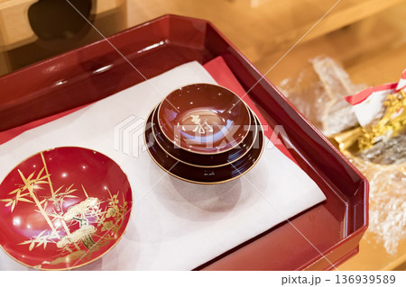 神殿での結婚式のイメージ画像 神殿での結婚式のイメージ画像 136939589