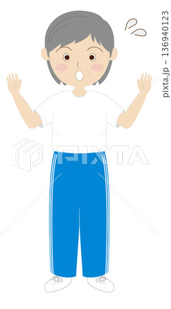 驚いている元気な高齢の女性 136940123