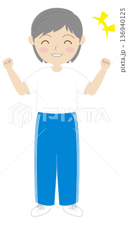 笑顔でガッツポーズをする元気な高齢の女性 136940125