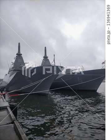 護衛艦 136941369