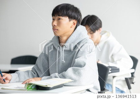 男子 高校生 中学生 勉強 男子 高校生 中学生 勉強 136941513