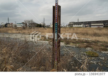 八王子北浅川の水位減少(水位計) 136941977