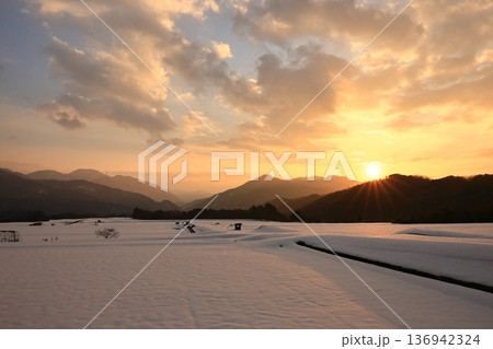 貝田の棚田の雪景色 22 貝田の棚田の雪景色 22 136942324