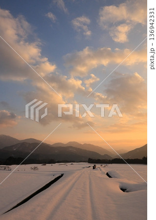 貝田の棚田の雪景色 29 貝田の棚田の雪景色 29 136942331