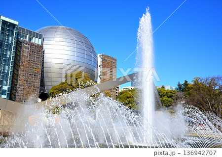名古屋市科学館、巨大プラネタリウムと噴水のしぶき2 名古屋市科学館、巨大プラネタリウムと噴水のしぶき2 136942707