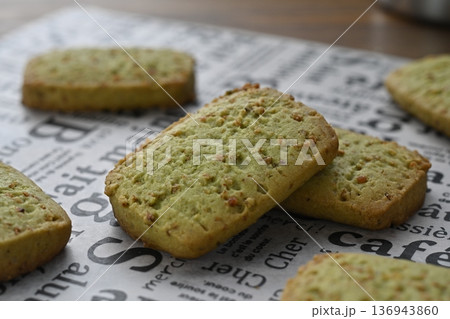 ザクザク玄米クッキー 136943860