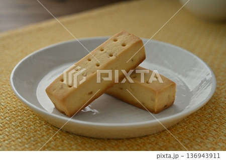 カロリーメイト 136943911