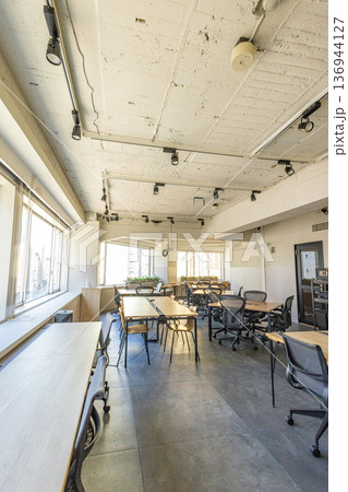 オシャレなコワーキングスペース 136944127