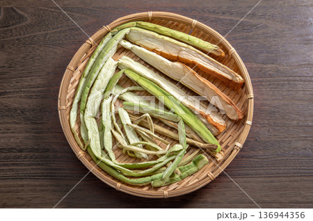 和食の乾燥食品、ハスイモズイキ 136944356