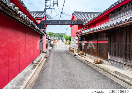 初秋の引田の街並み かめびし屋の建造物群2 香川県東かがわ市 初秋の引田の街並み かめびし屋の建造物群2 香川県東かがわ市 136950629