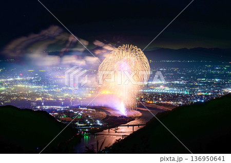 光の華、夜景の海。俯瞰でしか描けない物語がある。　八代全国花火競技大会(さかもと八竜天文台) 136950641