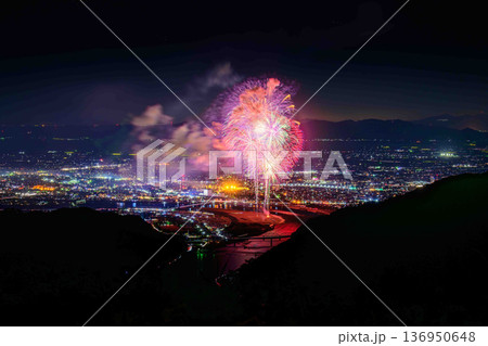 光の華、夜景の海。俯瞰でしか描けない物語がある。　八代全国花火競技大会(さかもと八竜天文台) 136950648